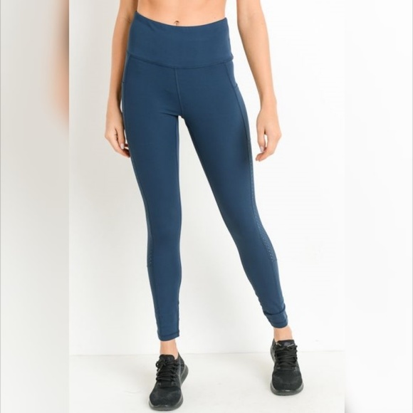 Shirred Leggings with Perforated Mesh Panels - Picture 2 of 5